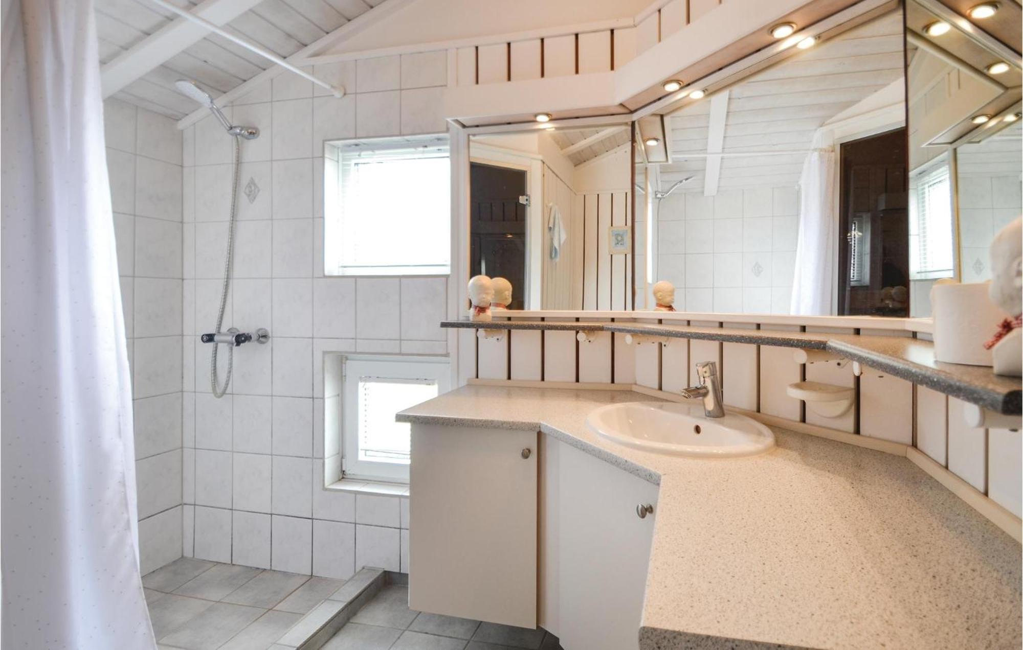 Amazing Home In Ebeltoft With Sauna Extérieur photo