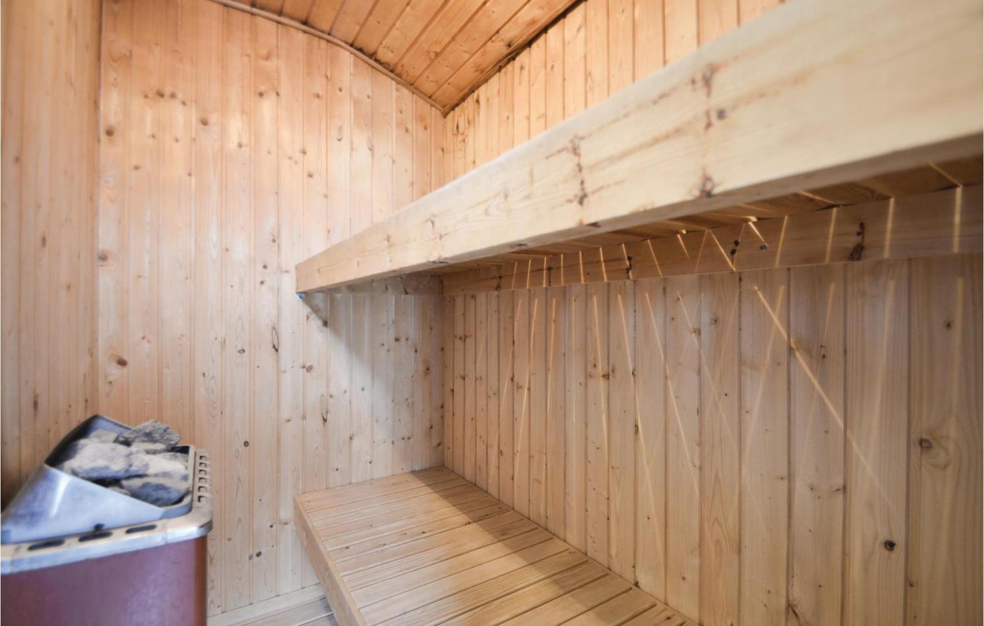Amazing Home In Ebeltoft With Sauna Extérieur photo